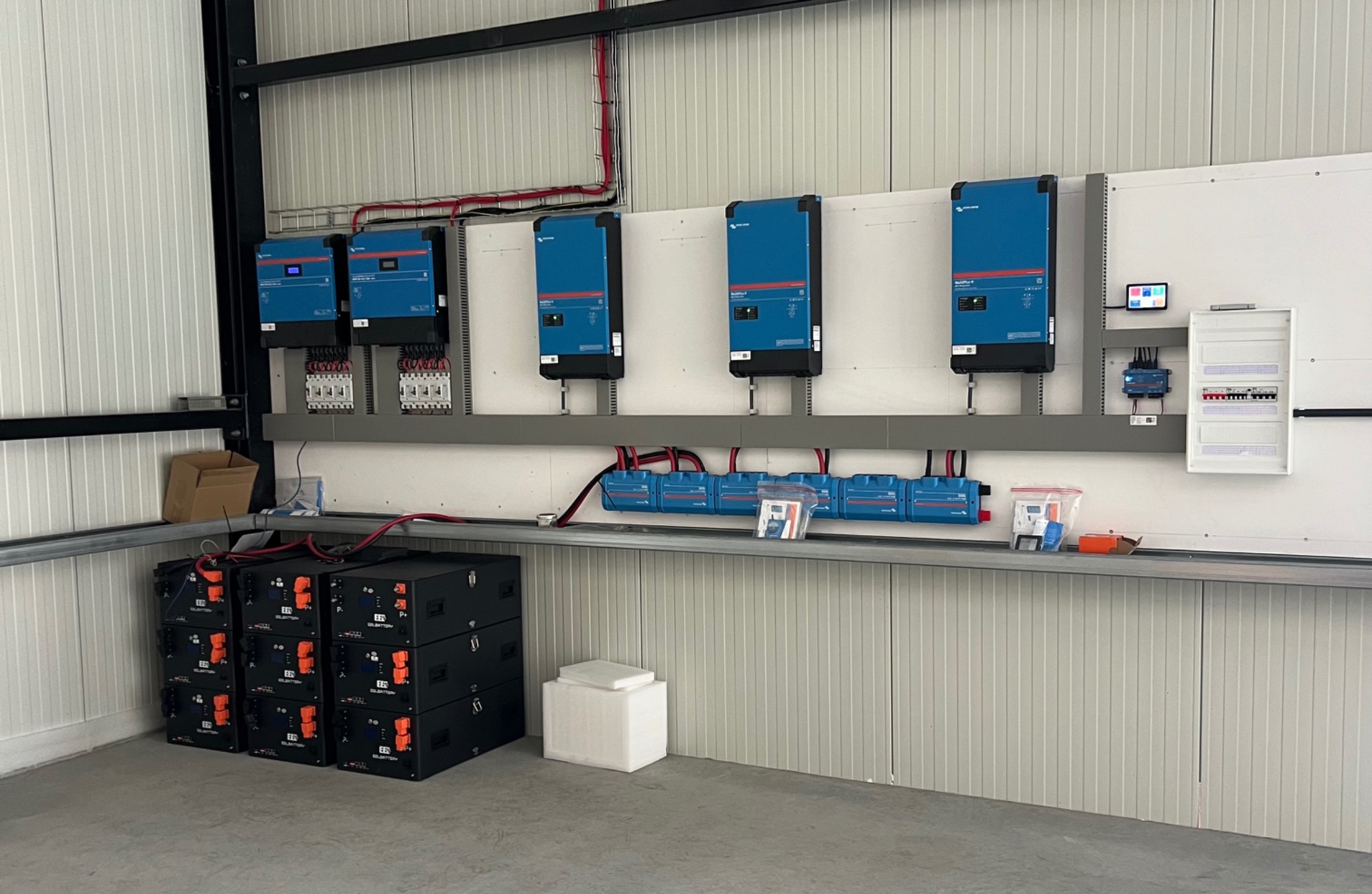 Victron energiesysteem met accubanken