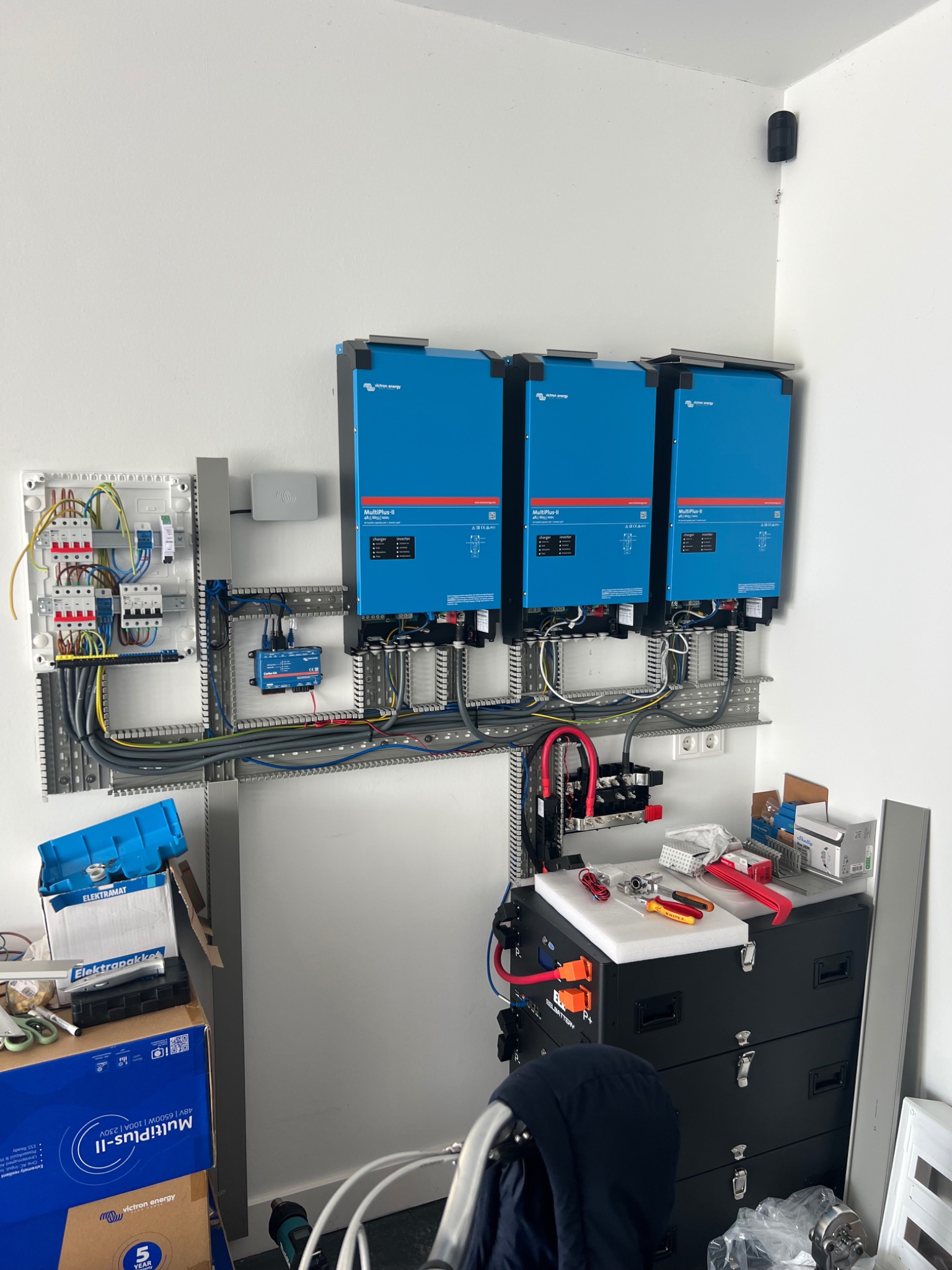 Driefase Victron systeem in aanbouw