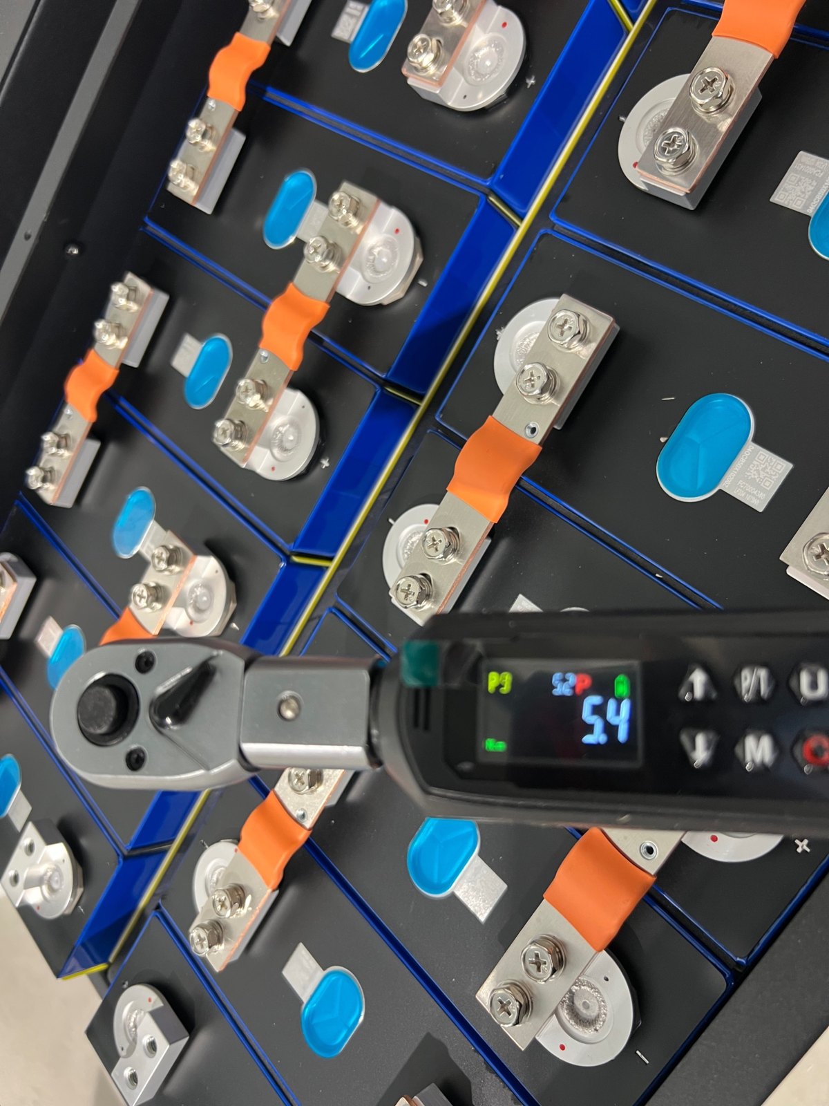 Digitale momentsleutel bij de verbindingen van LiFePO4 accucellen